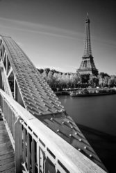 Photo Paris – La Tour Eiffel Passerelle Debilly en Noir et Blanc