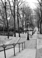 Photo de Paris – Escaliers à Montmartre Vieux Paris Image en Noir et Blanc