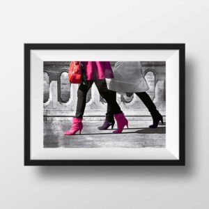 Photo Paris - Jambes Bottines Roses sur le Pont Louis Philippe Image en Noir et Blanc