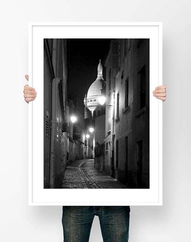 Paris photo Montmartre de nuit, Sacré-Cœur illuminé Tirage noir et blanc – Image 2