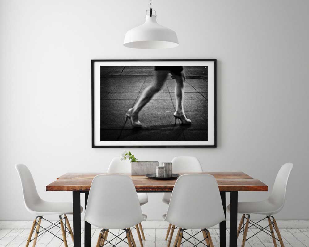 Photo New-York – Jambes Talons Hauts Escarpins en Noir et Blanc Manhattan Scène de Rue – Image 2