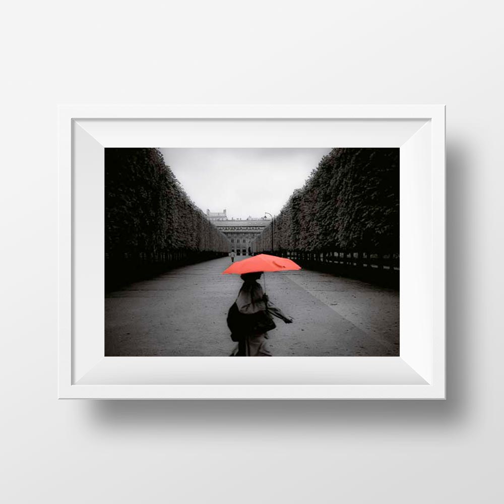 Photo de Paris - Le jardin du Palais Royal et Le Parapluie Rouge Noir et Blanc