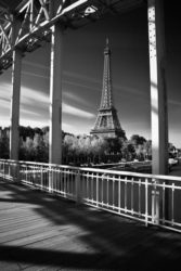 Tour Eiffel et la passerelle Debilly en Noir et Blanc