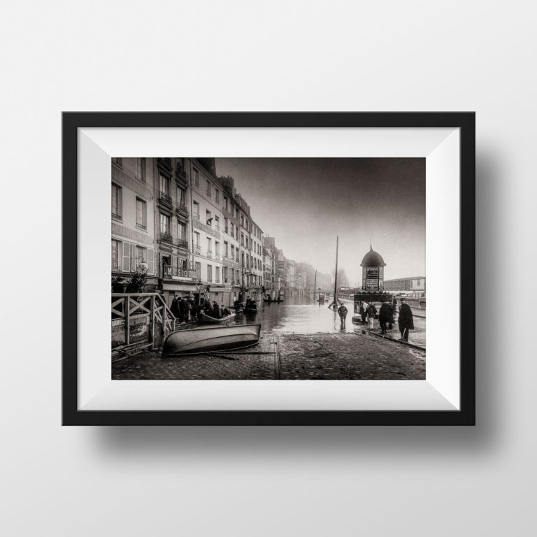 Photo Ancienne de Paris – Crue de la Seine 1910 Quai Grands Augustins Image Restaurée Noir et Blanc Affiche Poster Décoration Murale