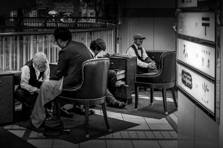 Tokyo Japon Photographie Scène de Rue Ginza Cireurs