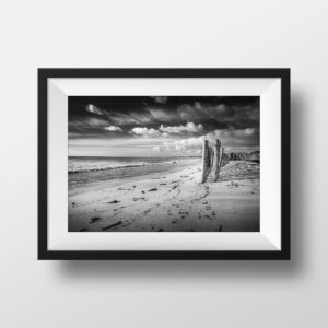 Bretagne Plage Digue Bois Photo Noir et Blanc