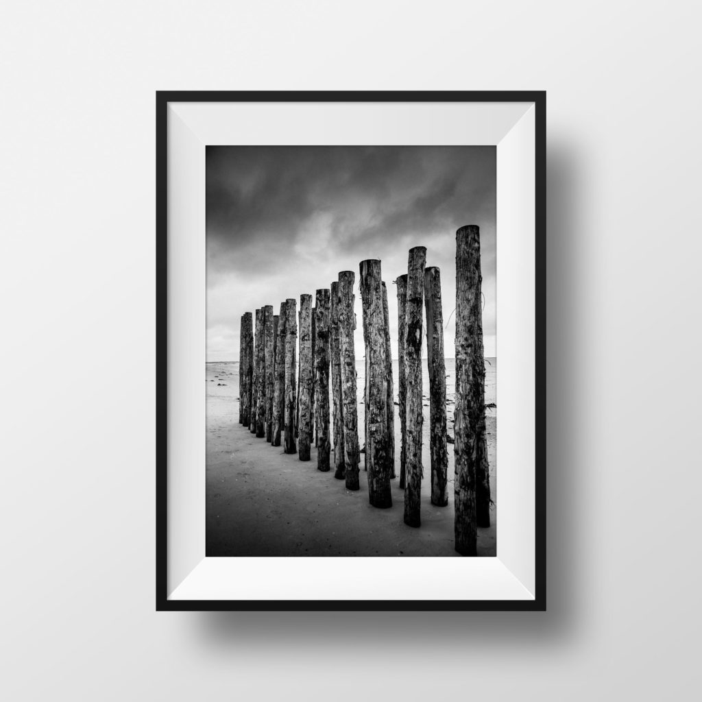 Bretagne Plage Digue Bois Photo Noir et Blanc