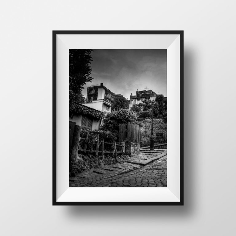 Tirage Photo de Paris Montmartre – Cabaret le Lapin Agile Vieux Paris Image de la Butte en Noir et Blanc