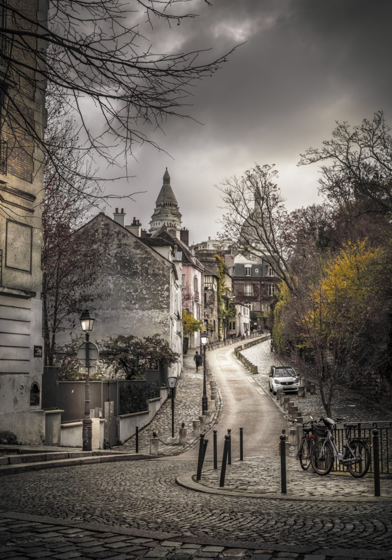 Photo de Paris Montmartre Rue de l'abreuvoir Sacré Coeur en Couleur