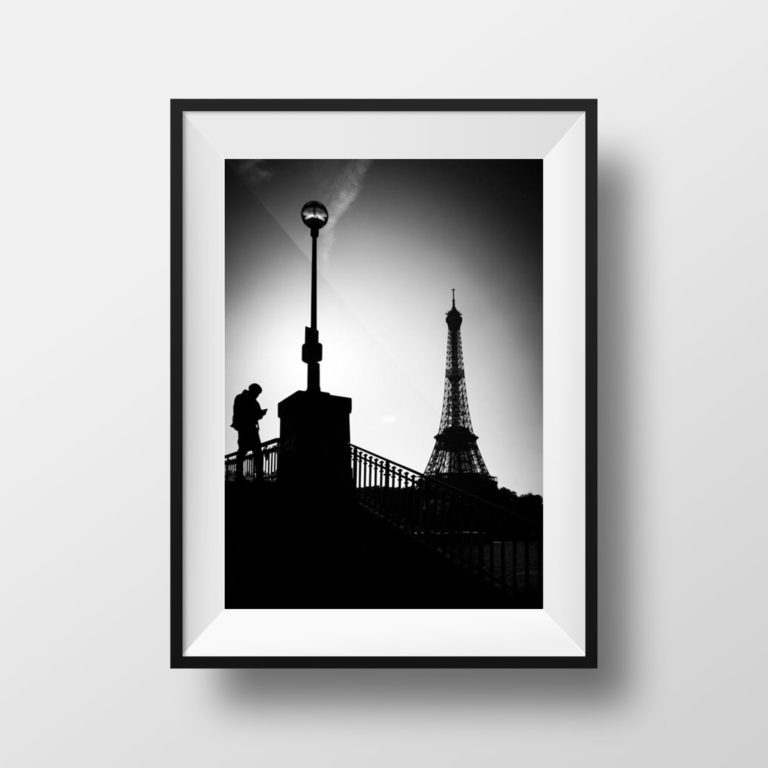 Tirage Photo Paris - Tour Eiffel Silhouette Cliché Scène de rue Image en Noir et Blanc Poster Affiche Décoration