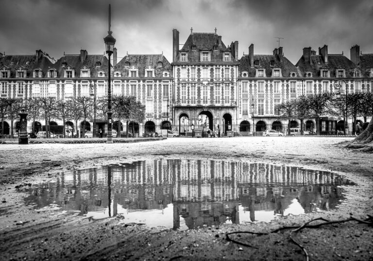 Place des Vosges Image en Noir et Blanc