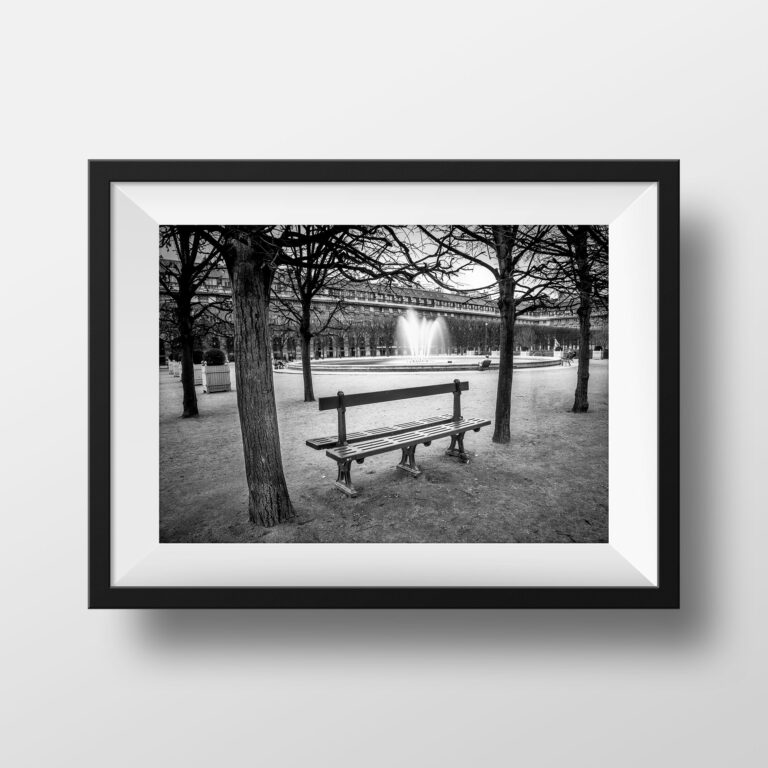 Tirage Photo de Paris – Banc Jardin du Palais Royal Image Noir et Blanc Cliché Art Scène de Rue Affiche Poster Décoration