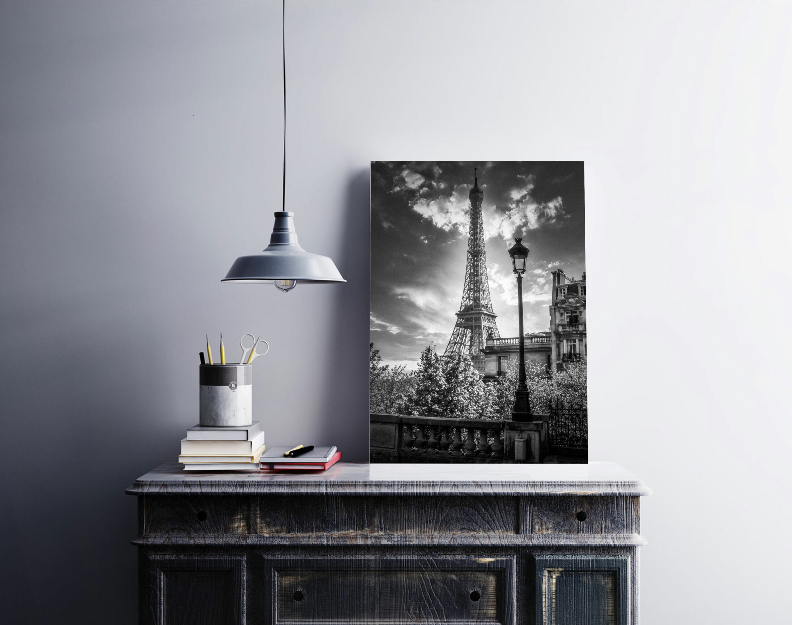 Tirage Photo Paris - Tour Eiffel Cliché Scène de rue Image en Noir et Blanc Poster Affiche Décoration Murale – Image 4