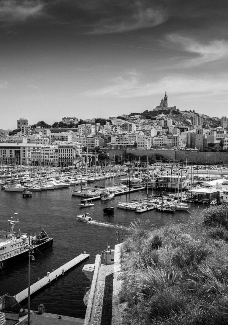 Marseille Noir et Blanc Le Vieux Port et Notre Dame de la Garde