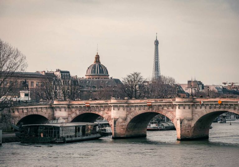 Photo de Paris Couleur Le Pont Neuf et la Tour Eiffel
