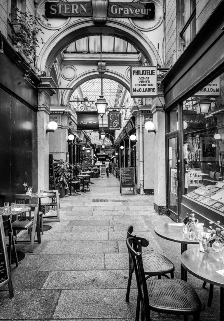 Paris Passage des Panoramas Noir et Blanc