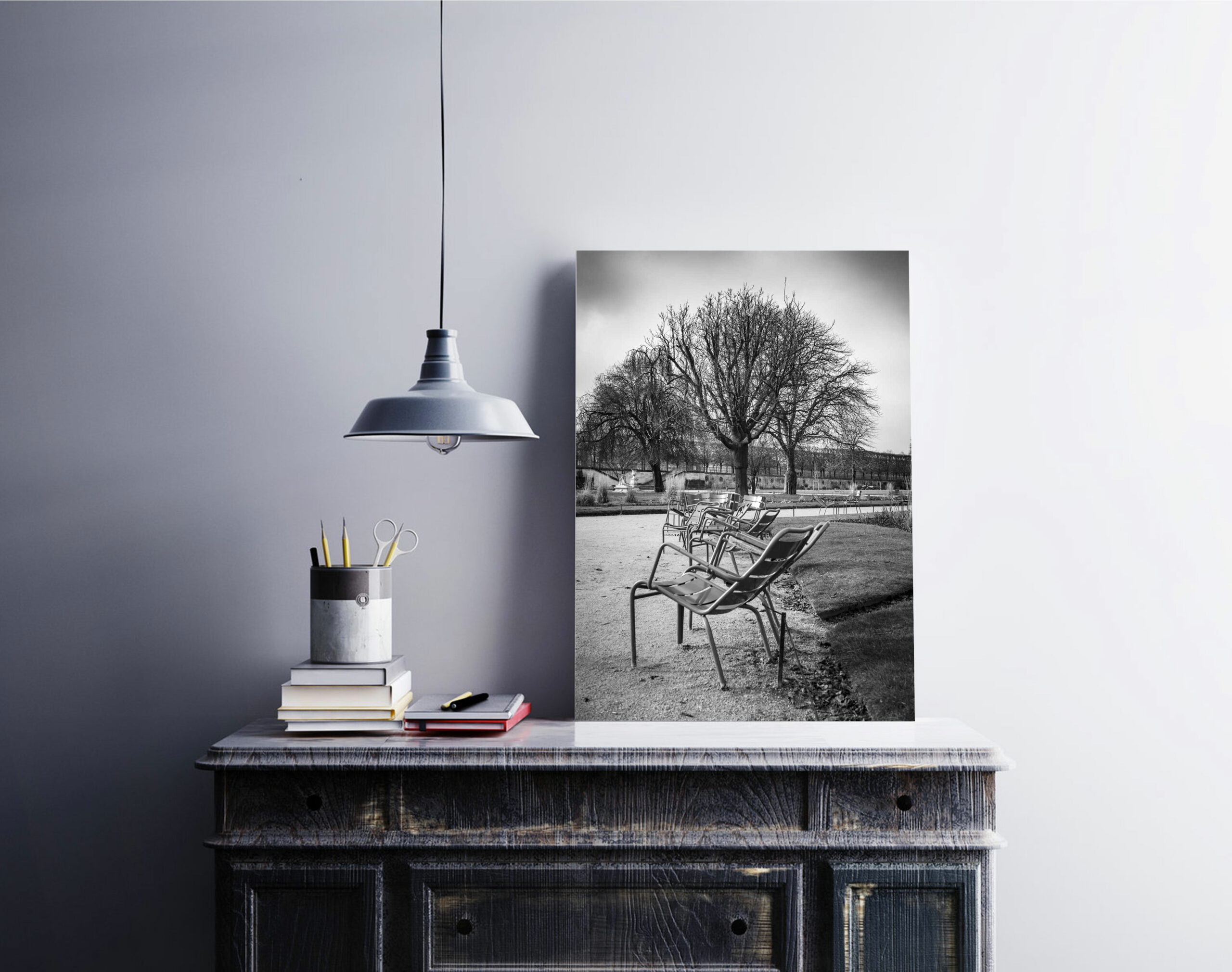 Tirage Photo Paris - Chaises Jardin des Tuileries Image en Noir et Blanc – Image 4