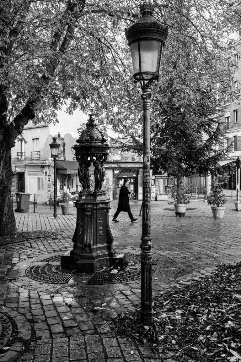Tirage photo Paris – Ménilmontant Place Maurice Chevalier Vieux Paris Image Noir et Blanc