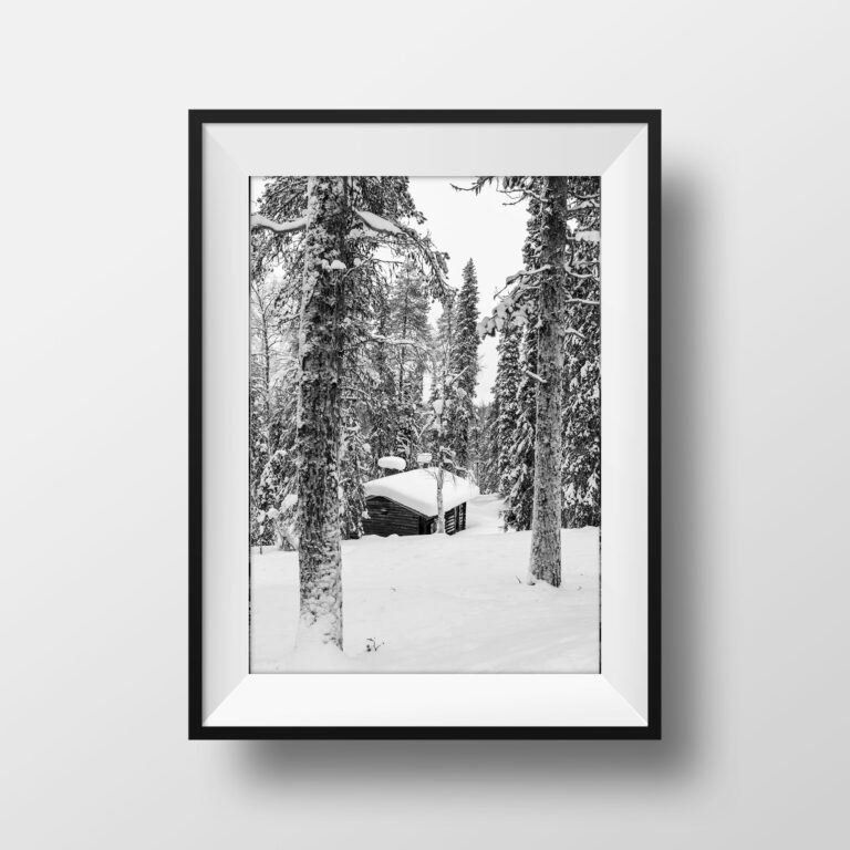 Tirage Photo Laponie – Finlande Paysage Neige Chalet en Noir et Blanc Décorartion Murale