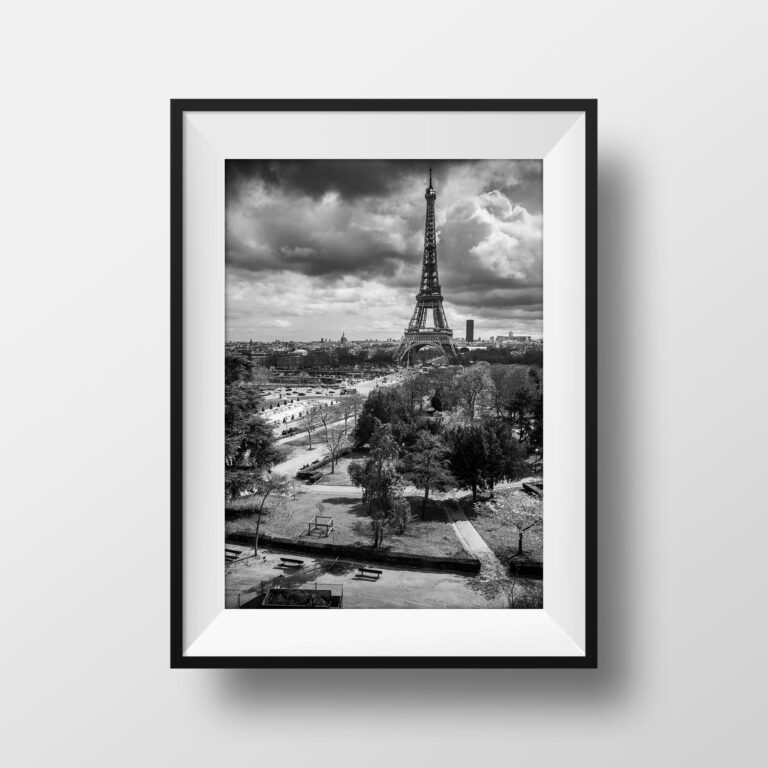 La Tour Eiffel depuis le Trocadéro – Photographie Noir et Blanc de Paris