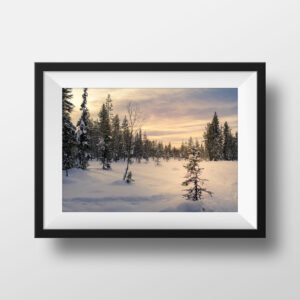 Tirage Photo Laponie – Paysage Finlande Neige Coucher de Soleil en Couleur Décoration Murale