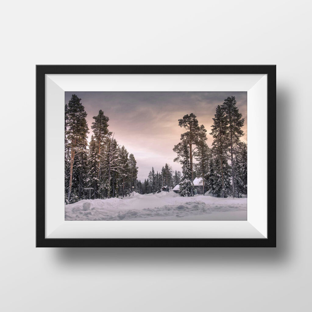 Tirage Photo Laponie – Finlande Paysage Neige Chalet en Couleur Décoration Murale
