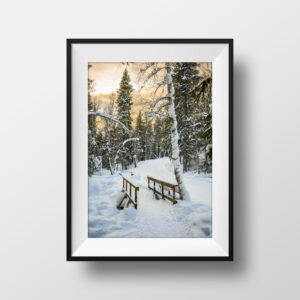Tirage Photo Laponie – Finlande Paysage Neige Pont en Bois en Couleur Décoration Murale