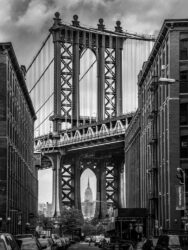 New-York Manhattan bridge cobblestone