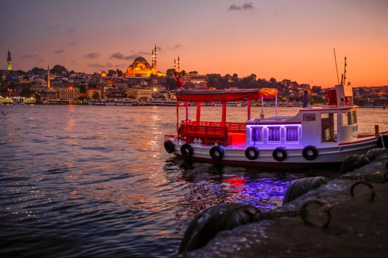 Tirage Photo Couleur – Turquie Bosphore Mosquée Süleymaniye Bateau