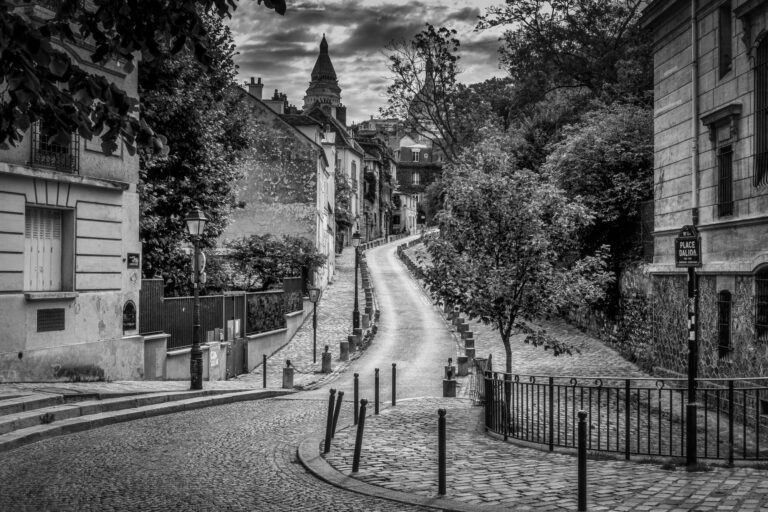 Photo de Paris Montmartre – Place Dalida Sacré Coeur