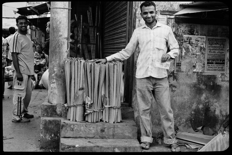 Inde Cochin portrait vendeur feuille de bananes