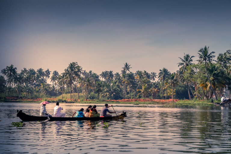 Inde Kerala Back Waters pirogue