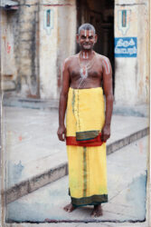 Inde Madurai Temple Homme en jaune