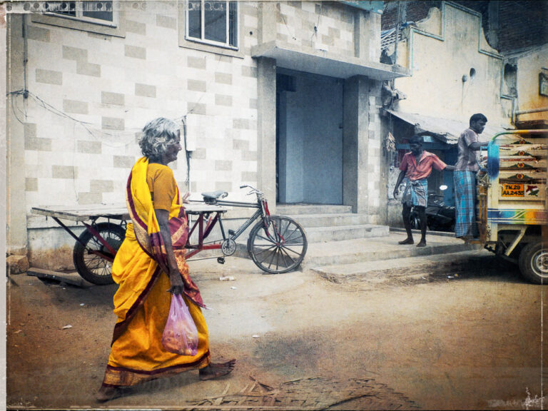 Inde Tamil Nadu Femme en Sari jaune