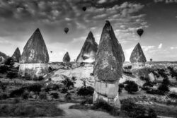 Photo Noir et Blanc Cappadoce - Turquie Göreme Montgolfières Cheminée de fée Photo Noir et Blanc Cappadoce - Turquie Göreme Montgolfières Cheminée de fée