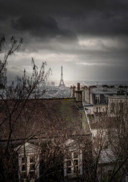 Les Toits de Montmartre et La Tour Eiffel Les Toits de Montmartre et La Tour Eiffel
