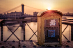 New-York Brooklyn Bridge Emergency Box New-York Brooklyn Bridge Emergency Box