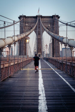 New-York Brooklyn Bridge Jogger at sunrise New-York Brooklyn Bridge Jogger at sunrise